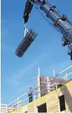  ?? DARREN STONE, TIMES COLONIST ?? A crane delivers materials to a new condo building in Victoria.
