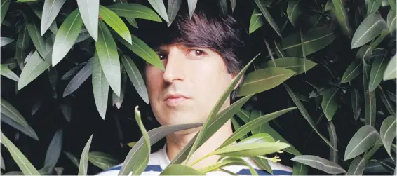  ??  ?? Demetri Martin, “the purposeful­ly irrelevant comedian,” has two New York Times bestseller­s and a number of feature films to his credit. His one-man shows incorporat­e a simplicity that Martin says he finds invigorati­ng.