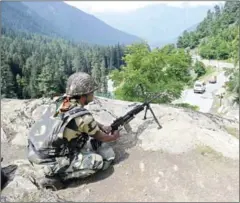  ?? TAUSEEF MUSTAFA/AFP ?? An Indian Border Security Force soldier surveys the area on top of a hill in Chandanwar­i in Anantnag district, some 115 kilometres southeast of Srinagar, during the annual Hindu pilgrimage to the Amarnath shrine cave, yesterday.