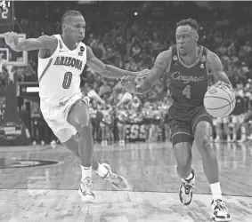  ?? DAVID J. PHILLIP/AP ?? Houston’s Taze Moore, right, drives past Arizona’s Bennedict Mathurin in the Sweet 16 in the NCAA tournament Thursday in San Antonio.