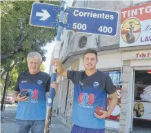  ?? EMMANUEL BRIANE-LA NUEVA. ?? EN Corrientes y General Paz, el negocio de Lázaro lleva 6 años. Alberto lo tiene en calle Rondeau y Viamonte.