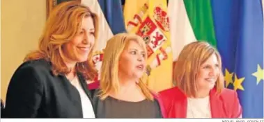  ?? MIGUEL ÁNGEL GONZÁLEZ ?? Susana Diaz, Mamen Sánchez e Irene García, durante una visita al Ayuntamien­to jerezano en 2016.