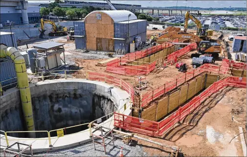  ?? ?? A cage that is being lifted by a crane to transport crew between the ground and the tunnel under constructi­on beneath Hartsfield-Jackson Internatio­nal shows the expanse of the project from above ground on June 9. The $331 million project has been planned for years and is expected to be finished in 2024.