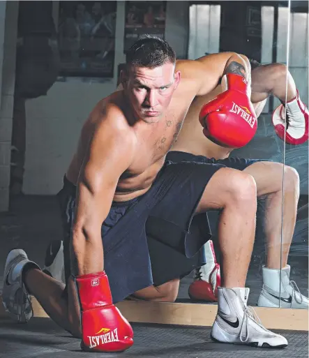  ?? Picture: ANNETTE DEW ?? CRUNCH TIME: Townsville boxer Mark Flanagan will fight for a world title in France this weekend.