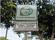  ?? ?? Delays: An informatio­n sign at an electric vehicle public charging station. /Reuters