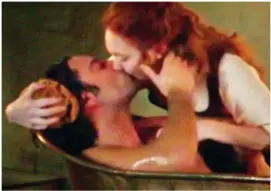  ??  ?? Raunchy: Demelza (Eleanor Tomlinson) kisses Poldark in the bath