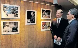  ?? RUBÉN DIGILIO ?? Alfonsín, en el centro. El ex presidente retratado en su visita.