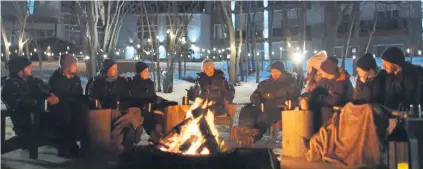  ??  ?? C’est au manoir du Lac William, de Saint-Ferdinand au Centre-du-Québec, que tous les agriculteu­rs de cette année ainsi que quelques couples des précédente­s saisons se sont retrouvés pour clore la saison.