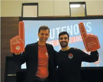  ?? PHOTO CATHERINE BOUCHARD ?? Le PDG de Centraide, Bruno Marchand, avec l’athlète olympique Philippe Marquis.