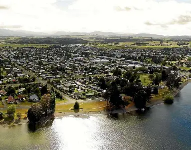  ??  ?? Homebuyers and investors are turning to Te Anau as Queenstown becomes increasing­ly unaffordab­le.