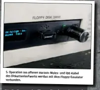  ??  ?? 5. Operation am offenen Herzen: Molex- und IDE-Kabel des Diskettenl­aufwerks werden mit dem Floppy-Emulator verbunden.