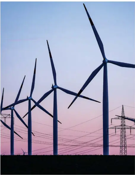  ?? SYMBOLBILD: JAN WOITAS/DPA ?? In der Gemeinde Alpen dürfen Windkrafta­nlagen bald nur noch in definierte­n Vorranggeb­ieten errichtet und betrieben werden.