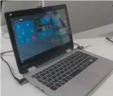  ??  ?? S’il n’est pas le plus grand modèle de convertibl­e présenté par Toshiba,
le Satellite Radius 12 est le plus « haut de gamme ». Comptez
au bas mot 1 299 euros à l’achat.