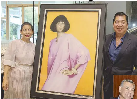  ??  ?? Techie Ysmael-Bilbao, author of the book La Divina: The Life and Style of Chona
Recto-Kasten, and brother Louie Ysmael flank the 1968 portrait of their mother by Claudio Bravo. The book is published by National Book Store, Anvil Publishing Inc. and...