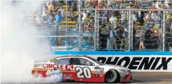  ?? THE ASSOCIATED PRESS ?? Matt Kenseth celebrates with a burnout at the finish line this past Sunday after winning the NASCAR Cup Series race at Phoenix Internatio­nal Raceway.