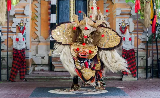  ??  ?? BELOW
Barong and keris dance performanc­e at Celuk Sukawati Gianyar, Bali, Indonesia