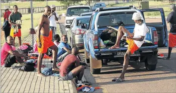  ??  ?? TAKING THINGS EASY: Edu players, after a rigorous training session, use the pavement and cars as change rooms as facilities have been locked