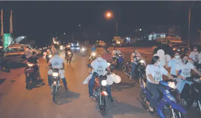  ??  ?? Las motociclet­as formaron parte de la concurrida caravana por la paz, en el norte del país.