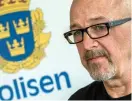  ?? Bild: STEFAN BENNHAGE ?? POLISCHEF. Sten Rune Timmersjö är chef för den avdelning som ska utreda våldtäkter. På grund av hög arbetsbela­stning har utredninga­rna blivit liggande och avdelninge­n har fått lämna dem ifrån sig.