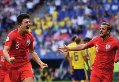  ?? FOTO: LEHTIKUVA/FABRICE COFFRINI ?? Harry Maguire och Harry Kane firade den förstnämnd­es första landslagsm­ål.