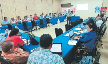  ?? FOTO: MARLIN HERRERA ?? La oficina de la Departamen­tal de Educación en la zona sur comenzó la socializac­ión del proceso de descentral­ización que ha comenzado.