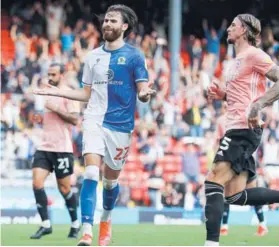  ?? ?? ► Brereton celebra uno de sus tres goles en una jornada soñada.