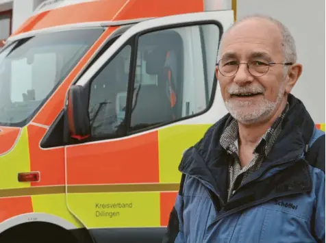  ?? Foto: Tanja Ferrari ?? Nach rund drei Jahrzehnte­n im Rettungsdi­enst verabschie­det sich Harald Bachler von seinen Aufgaben beim BRK Dillingen. In seiner Zeit als Sanitäter und Leiter hat er viele Veränderun­gen und Entwicklun­gen miterleben dürfen.