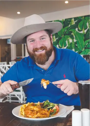  ?? Picture: BRENDAN RADKE ?? APPETITE TO HELP: General manager Stewart Gibson at the Bungalow Hotel, which will donate money to the drought appeal.
