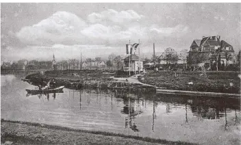  ?? FOTO: SAMMLUNG SIEGFRIED BACH ?? Heute beinahe vergessen: Auch am Saarbrücke­r Staden hat es mal eine Fähre mitsamt Fährhaus gegeben. Zu dieser historisch­en Ansichtska­rte hat der Buch-Autor kein genaues Datum gefunden.