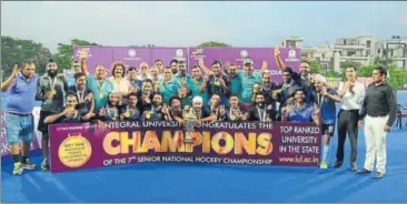  ?? UPHOCKEY ?? Railways team members pose with winners trophy in Lucknow on Sunday.