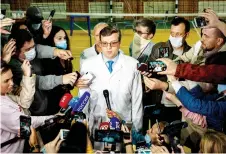  ??  ?? Murakhovsk­y (centre) speaks to the media in Omsk. — AFP file photo