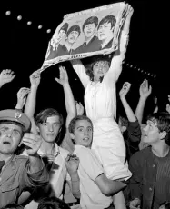  ??  ?? Scatenato Il pubblico milanese in delirio al concerto serale