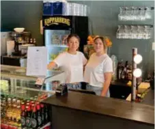  ?? FOTO: PRIVAT ?? KOMPISAR. Erika Kallunki och Freja Westerberg har arbetat tillsamman­s inom restaurang­branschen, och lärde känna varandra genom jobbet.