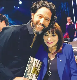  ?? SUBMITTED PHOTO ?? Medicine Hat author Mark Sakamoto stands for a picture with Jeanne Beker after winning CBC's Canada Reads competitio­n.