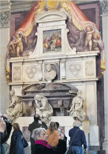  ?? PHOTOS: CHRISTOPHE­R SULLIVAN/ THE ASSOCIATED PRESS ?? The grand tomb of Michelange­lo in Santa Croce church in Florence, Italy, which enshrines the remains of many artists.