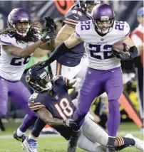  ??  ?? Safety Harrison Smith’s fourth- quarter intercepti­on in Week 5 set up the Vikings’ winning field goal against the Bears.
| AP
