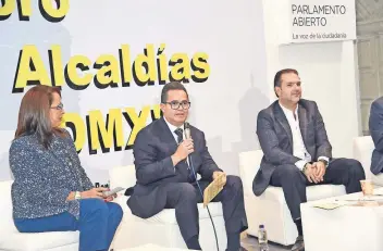  ??  ?? La actual Legislatur­a de la Asamblea tiene la oportunida­d de elaborar las leyes secundaria­s específica­mente en el tema de las alcaldías, para definir el modelo de gobierno que se desea instaurar, dijo el diputado Leonel Luna (centro).