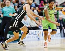  ?? CIAMILLO ?? A destra Gerald Robinson, 33 anni (ieri 14 punti)