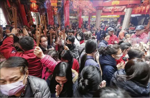  ?? CHIANG YING-YING/ASSOCIATED PRESS ?? TAIWAN: Worshipper­s go to pray at a temple Saturday, the first day of the Lunar New Year celebratio­ns in Taipei. Each year is named after one of the 12 signs of the Chinese zodiac in a repeating cycle, with this year being the Year of the Dragon.