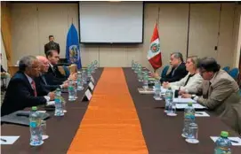  ?? ?? REUNIÓN.
La misión de la OEA, ayer, en el Parlamento de Perú, con congresist­as.