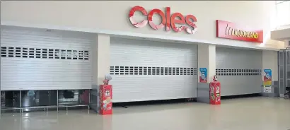  ??  ?? Closed: Coles shut up shop during the power outage that affected large parts of Kialla and Mooroopna on Thursday.