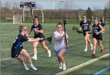  ?? MIKE CABREY — MEDIANEWS GROUP ?? North Penn’s Kerry O’Donnell (5) looks to get down the sideline during the second half against Central Bucks South on Wednesday.