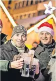  ?? RP-FOTO: OTHEN ?? Gäste aus Stuttgart auf dem Schadowpla­tz, Advent 2016.