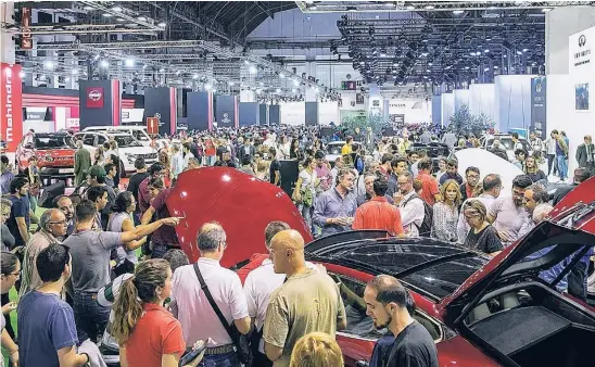  ?? EUROPA PRESS ?? Imagen de uno de los pabellones de Fira de Barcelona durante el salón del automóvil