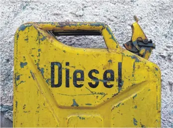  ?? FOTO: IMAGO ?? Lädierter Dieselkani­ster: Das Bußgeld, das die VW-Tochter Audi wegen Vergehen im Dieselbetr­ug zahlen muss, fliegt in die Staatskass­e des Freistaats Bayern.