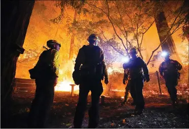  ?? MARCIO JOSE SANCHEZ — THE ASSOCIATED PRESS FILE ?? Firefighte­rs make a stand in the backyard of a home Aug. 21in front of the advancing CZU August Lightning Complex Fire in Boulder Creek, California.