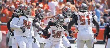  ?? KIM KLEMENT, USA TODAY SPORTS ?? Teammates celebrate an intercepti­on by middle linebacker Kwon Alexander (58) during the first quarter at Raymond James Stadium in the Buccaneers’ season opener Sunday.