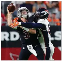  ?? AP/RALPH FRESO ?? Arizona Cardinals quarterbac­k Josh Rosen (3) passes as he is hit by Denver Broncos linebacker Von Miller during Thursday night’s game in Glendale, Ariz.