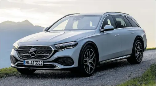  ?? ?? El nuevo Mercedes Clase E, con carrocería familiar Estate, combina elegancia y distinción con una polivalenc­ia más que encomiable.