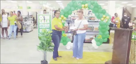  ?? ?? Call Centre Manager Gillian Edwards (at left) handing over the award to longstandi­ng customer Venus Wickham (right)